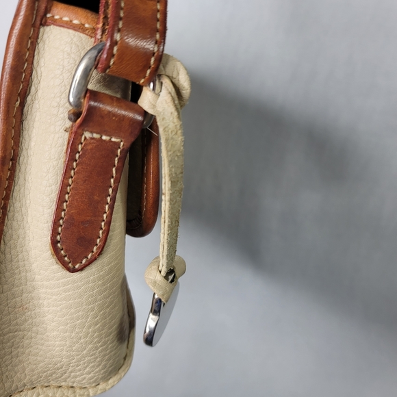 Vintage Dooney East West flap cream shoulder bag - Picture 10 of 15